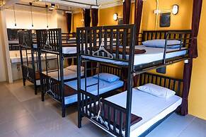 Krabi Freedom Hostel And Bar