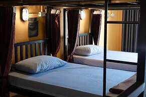 Krabi Freedom Hostel And Bar