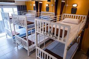 Krabi Freedom Hostel And Bar