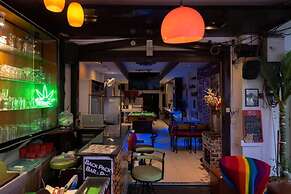 Krabi Freedom Hostel And Bar