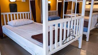 Krabi Freedom Hostel And Bar