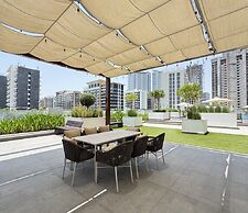 Tranquil 1BR Escape With Pool View in Meydan