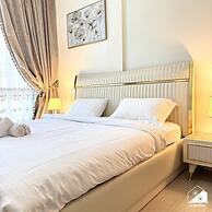 Tranquil 1BR Escape With Pool View in Meydan