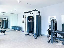 Tranquil 1BR Escape With Pool View in Meydan