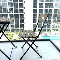 Tranquil 1BR Escape With Pool View in Meydan