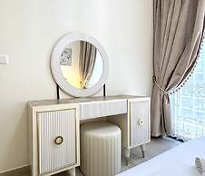 Tranquil 1BR Escape With Pool View in Meydan
