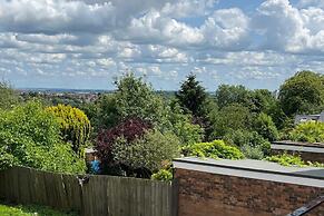 Nottingham 2-bed House, Sleeps 4, Pet Friendly