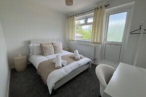 Nottingham 2-bed House, Sleeps 4, Pet Friendly