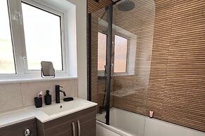 Nottingham 2-bed House, Sleeps 4, Pet Friendly