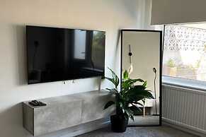 Nottingham 2-bed House, Sleeps 4, Pet Friendly