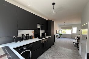 Nottingham 2-bed House, Sleeps 4, Pet Friendly