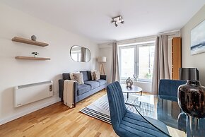 Trendy Flat in St Katharine