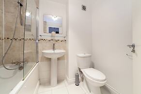 Trendy Flat in St Katharine