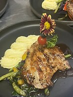 Hill Garden Boutique Resort.
