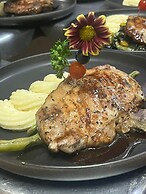Hill Garden Boutique Resort.