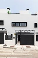 Luxury Townhouse with Pool & Ocean View