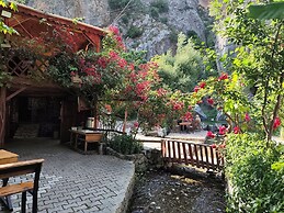 Kapuzbaşı Baştürk Tesisi