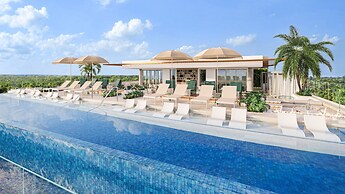 ONE GT Grand Cayman