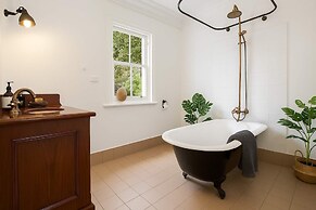 The Paddington White Sanctuary