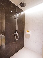 Interact China Fine Condo - Novotown
