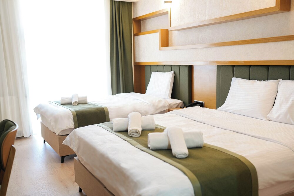 MONTELLA HOTEL