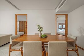 Vernal hotel & Apartment office