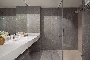 Vernal hotel & Apartment office