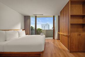 Vernal hotel & Apartment office