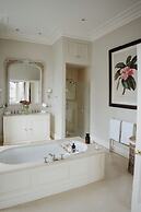 Private and Prestigious Luxury Home