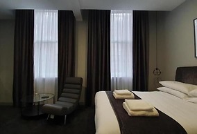 Hotel 105 by Hillcrest Hotel