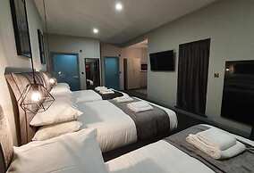 Hotel 105 by Hillcrest Hotel