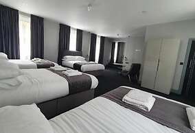 Hotel 105 by Hillcrest Hotel