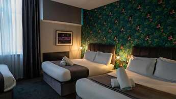 Hotel 105 by Hillcrest Hotel