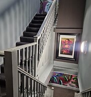 Hotel 105 by Hillcrest Hotel