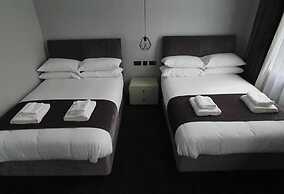 Hotel 105 by Hillcrest Hotel