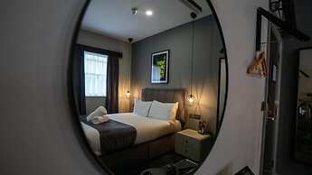 Hotel 105 by Hillcrest Hotel