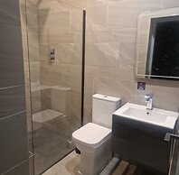 Hotel 105 by Hillcrest Hotel