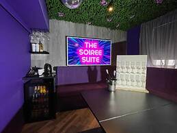 Hotel 105 by Hillcrest Hotel