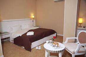 Amber Hotel