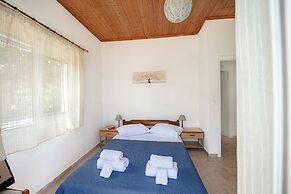 To Pournari Beachside Garden House