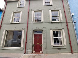 18 Main Street
