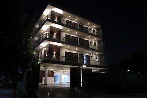 Radiant Blu Hotels Sector 70