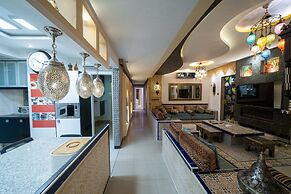 Luxury Three bedroom Apt Al Yasmin
