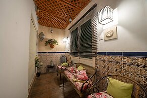 Luxury Three bedroom Apt Al Yasmin