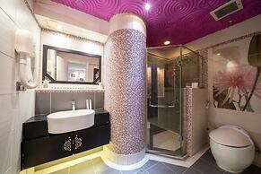 Luxury Three bedroom Apt Al Yasmin