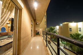 Luxury Three bedroom Apt Al Yasmin