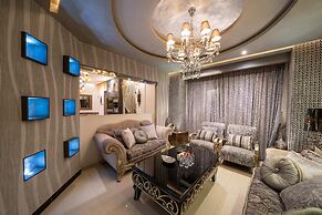 Luxury Three bedroom Apt Al Yasmin