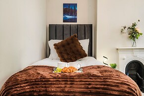 Cosy 4-bed - Sleeps 7, Garden & Pet-friendly