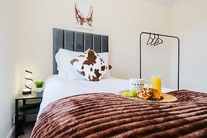 Cosy 4-bed - Sleeps 7, Garden & Pet-friendly