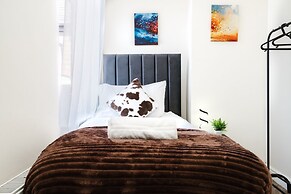 Cosy 4-bed - Sleeps 7, Garden & Pet-friendly